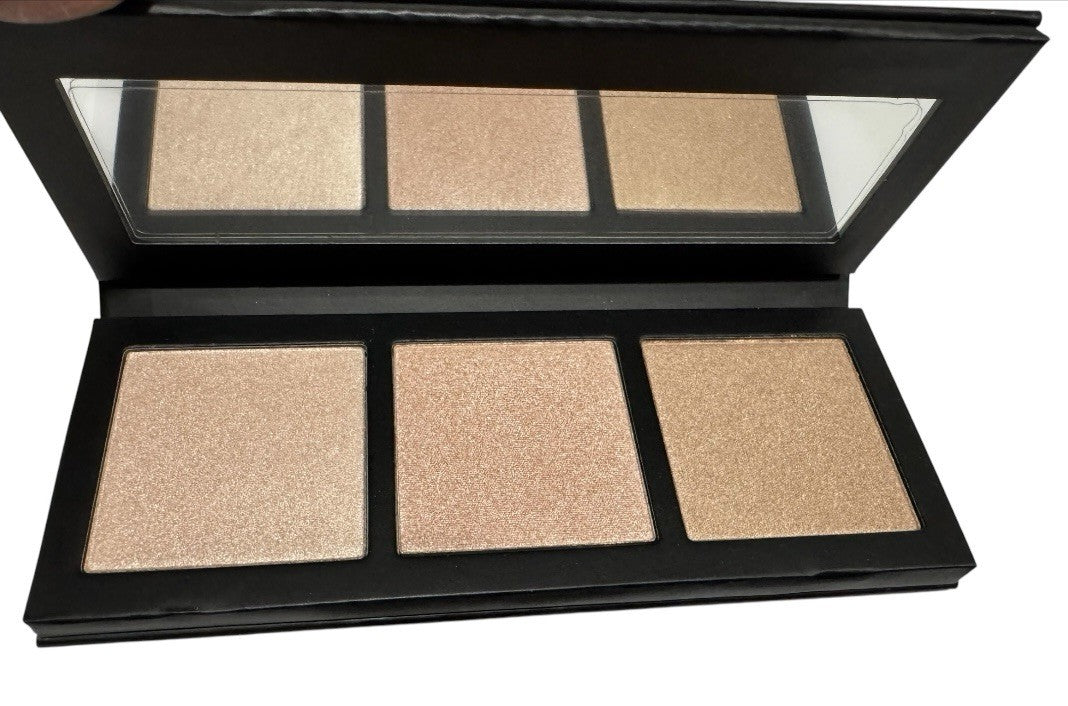 MAC Hyper Real Glow Palette FLASH + AWE Highlighter Palette. New In Box1